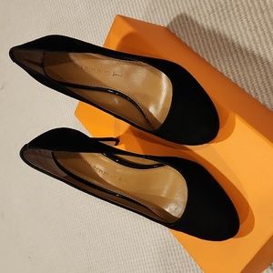 Woman's size 6 black suede shoes